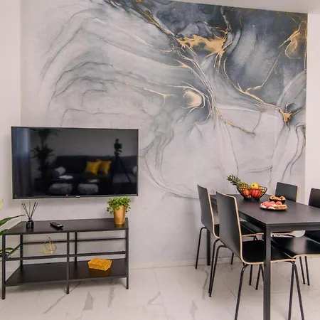 Appartement Awesome In Kastel Gomilica With Kitchen